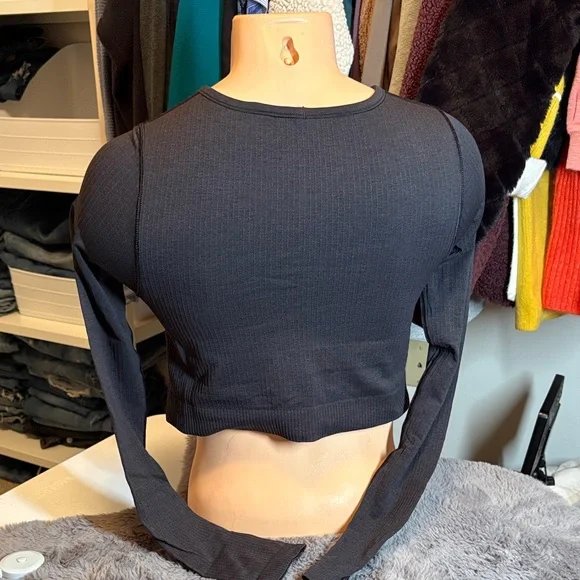 lululemon athletica Black Long Sleeve Crop Top - Picture 2 of 5